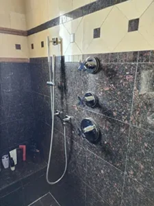 Shower-valve-with-diverters