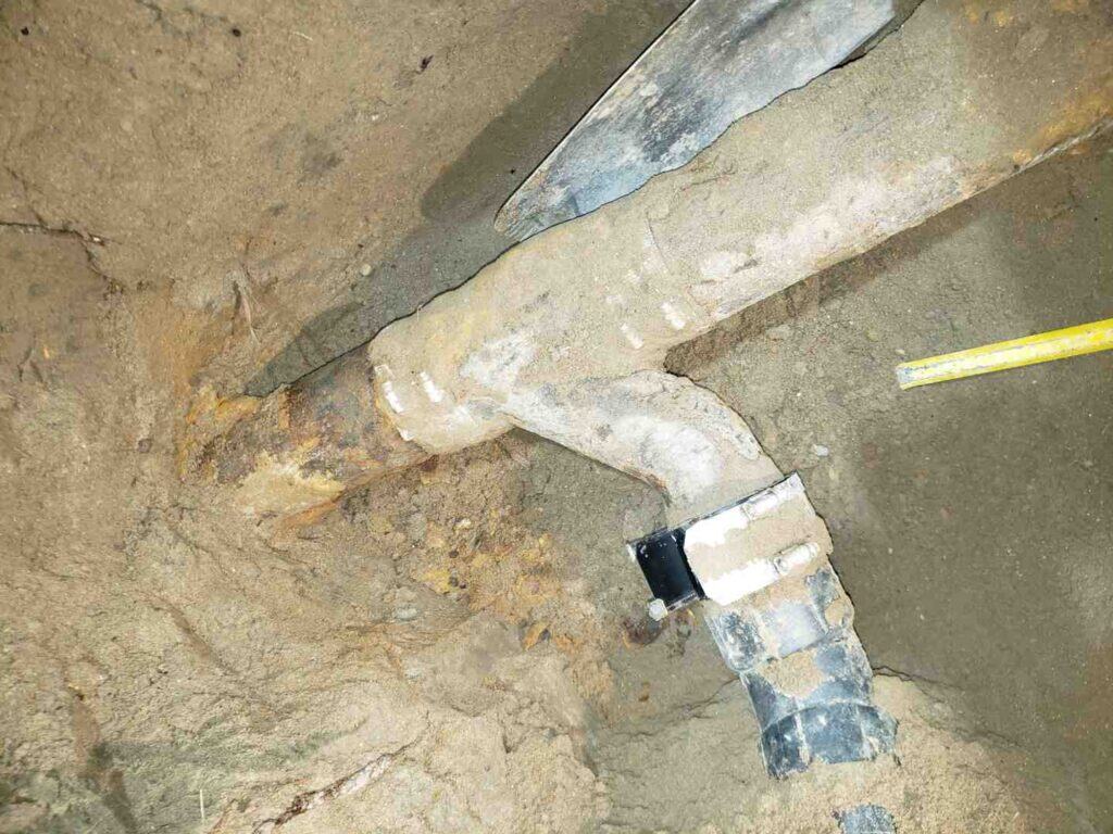 does homeowners insurance cover broken sewer pipes