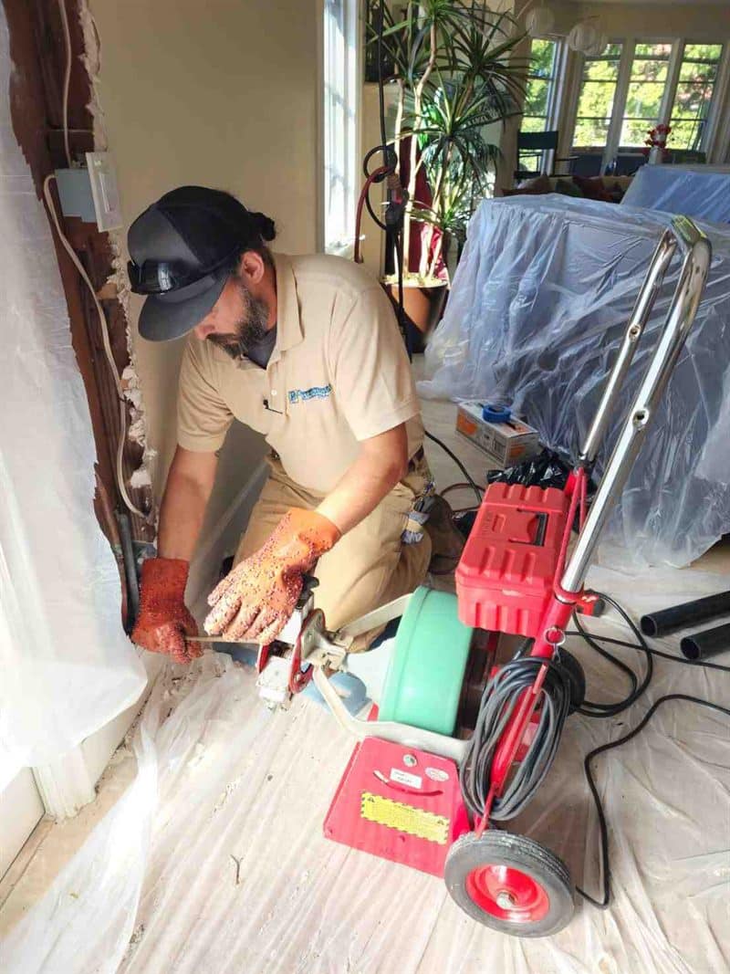 free-second-opinion-diagnostic-cable-drain-orange-county technician cabling a drain line during diagnostic verification
