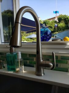 plumbing-fixture-installation-faucet-orange-county A new pull-down kitchen faucet installed by Professional Plumbing at a home in Aliso Viejo